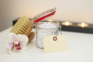 Szczotkowanie ciała - rewelacyjny sposób na walkę z cellulitem